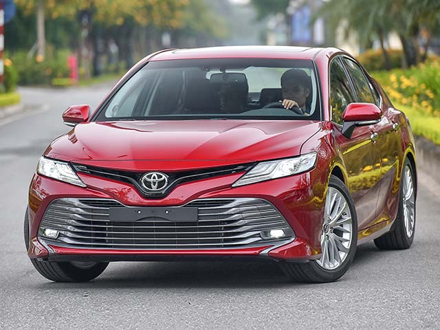 Giá xe Toyota Camry lăn bánh tháng 4/2021