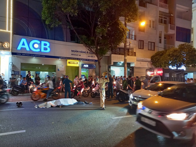 Kẹt xe kinh hoàng qua hiện trường vụ TNGT chết người ở Sài Gòn - 2