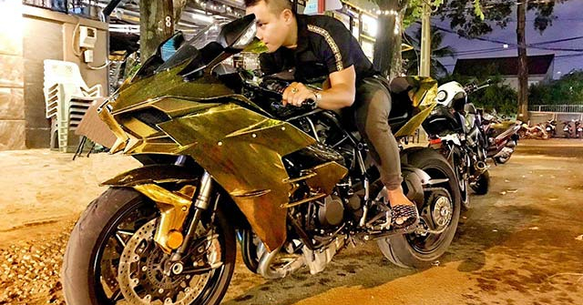 Hồ Trần Hữu Hiếu – Người trẻ hiện đại với sở thích sưu tầm xe moto