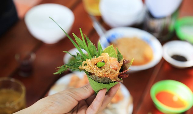 Món đặc sản ít thịt, nhiều lá khiến ai cũng mê mẩn - 5