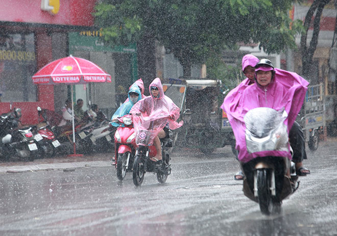 Không khí lạnh tràn về khiến miền Bắc chuyển mưa, vùng núi có nơi trời rét - 1