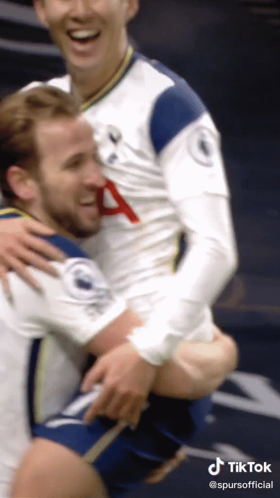 CLB Tottenham dùng bài hát của mỹ nhân Việt hot nhất Tết Tân Sửu này - 1