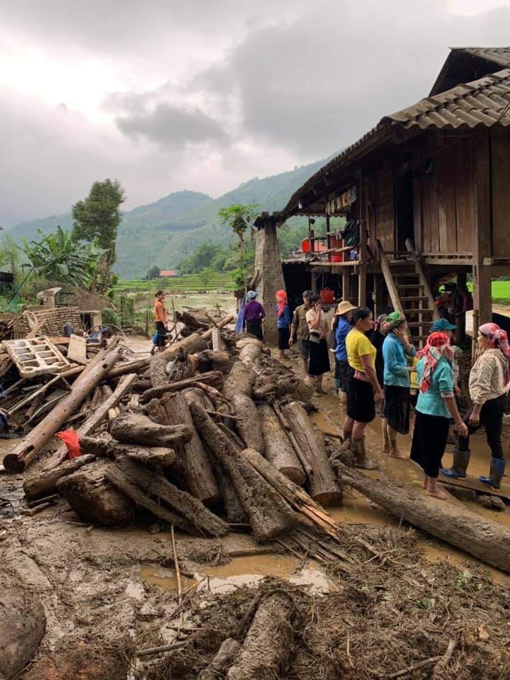 Hiện trường tan hoang vụ lũ quét kinh hoàng vùi lấp 3 người trong đêm - 1
