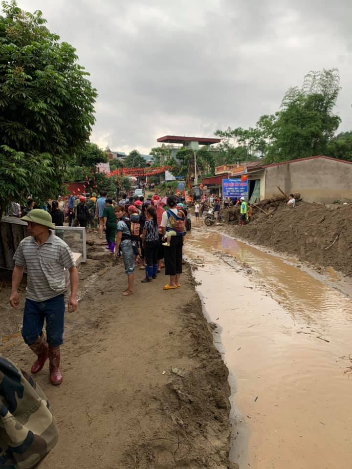 Hiện trường tan hoang vụ lũ quét kinh hoàng vùi lấp 3 người trong đêm - 10