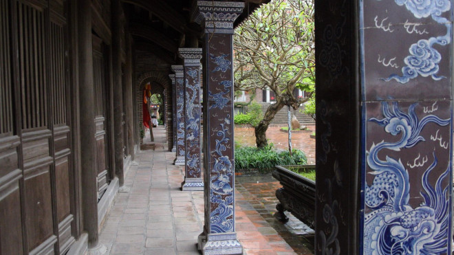 Độc đáo ngôi chùa phủ đầy gốm sứ - 2