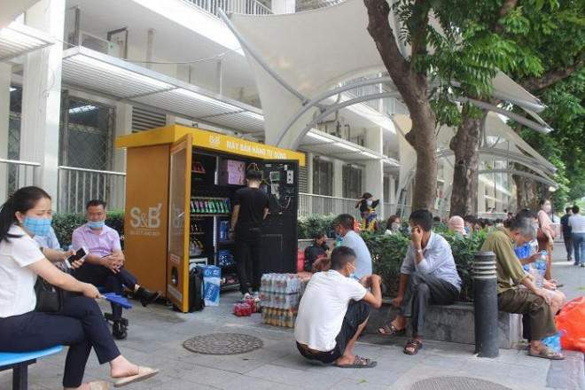 Phía sau những ồn ào ở Bệnh viện Bạch Mai: Người bệnh được lợi gì? - 3