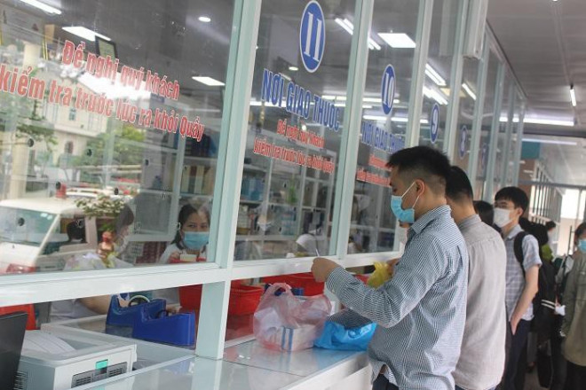Phía sau những ồn ào ở Bệnh viện Bạch Mai: Người bệnh được lợi gì? - 5