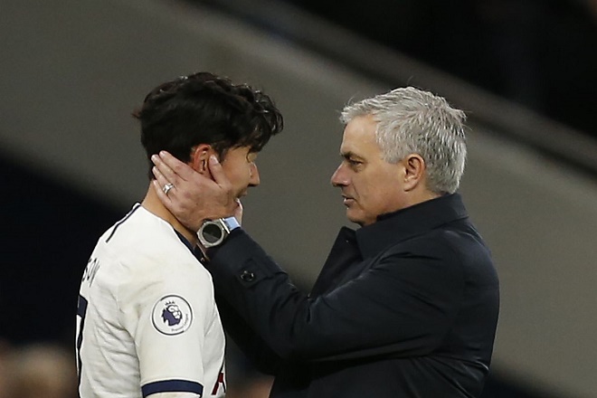 Mourinho bị sa thải vì cầu thủ chống đối, Son Heung Min - Kane nói lời tri ân - 1