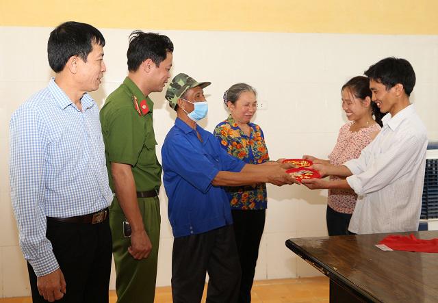 Tin tức 24h qua: Nguyên nhân bé gái 4 tuổi rơi từ tầng 24 chung cư xuống đất - 2