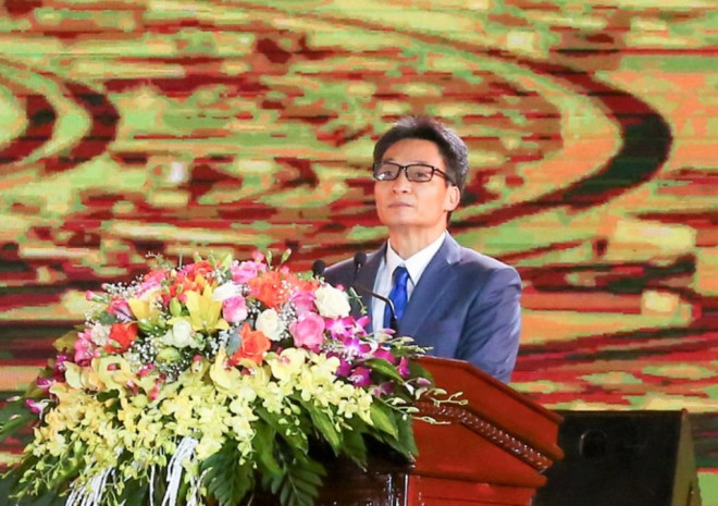 "Biển người" chen nhau xem bắn pháo hoa Năm Du lịch Quốc gia 2021 - 8