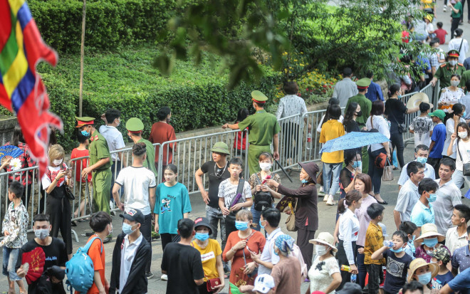 "Biển người" đổ về Đền Hùng trong ngày Giỗ Tổ - 5