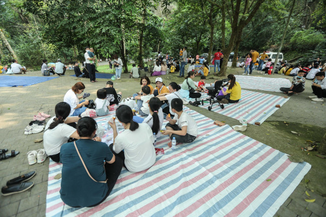 "Biển người" đổ về Đền Hùng trong ngày Giỗ Tổ - 10