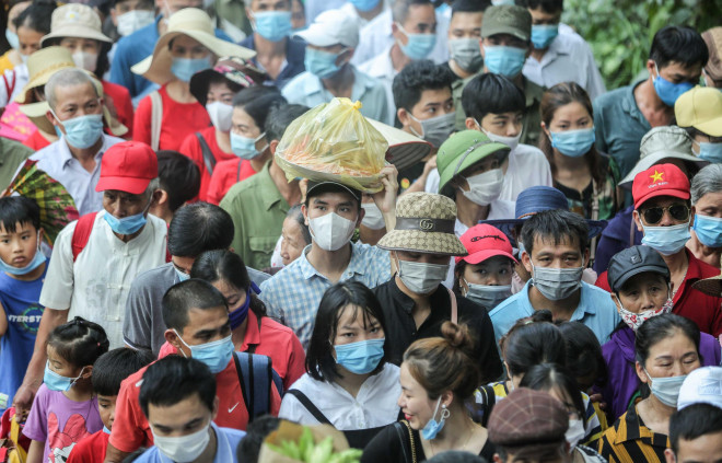 "Biển người" đổ về Đền Hùng trong ngày Giỗ Tổ - 14