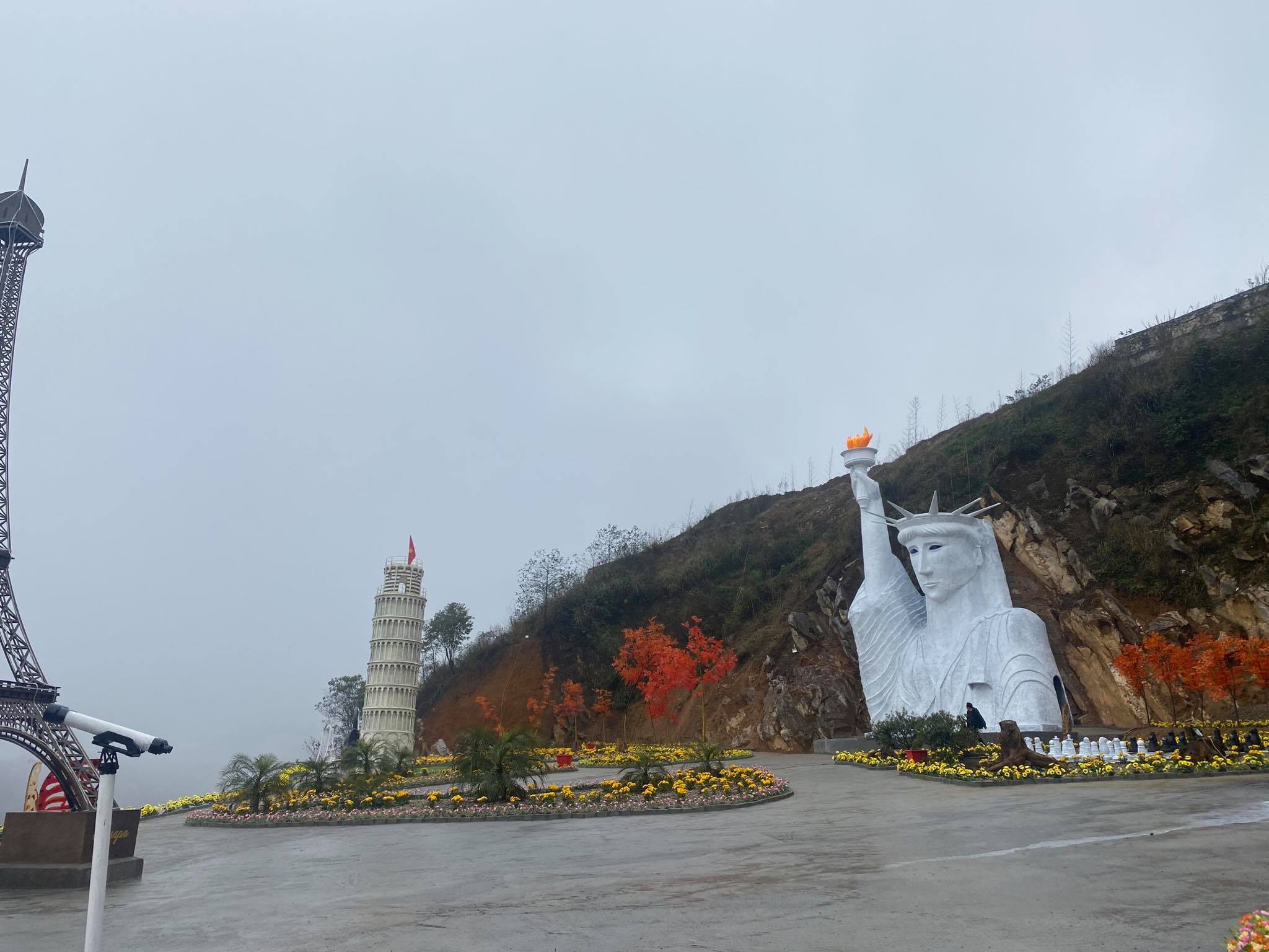 Chủ nhân tượng Nữ thần tự do “phiên bản lỗi” ở Sa Pa: Mọi người "ném đá", tôi rất đau lòng - 2