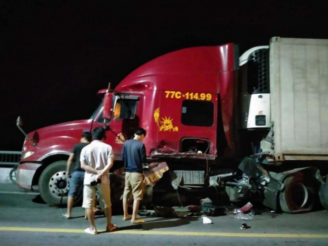 Mercedes GLC đâm hông xe tải trên cầu Quán Hàu, tài xế tử vong trên ghế lái - 2