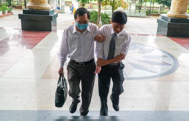 Tin tức 24h qua: Giá phẫu thuật não ở Bệnh viện Bạch Mai bị thổi gấp 4 lần - 2