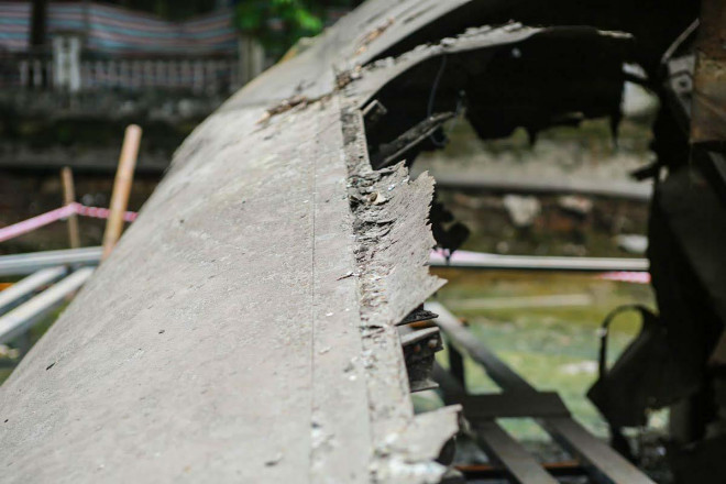 CLIP: Cận cảnh xác máy bay B-52 lộ thiên sau khi hút nước hồ Hữu Tiệp - 6