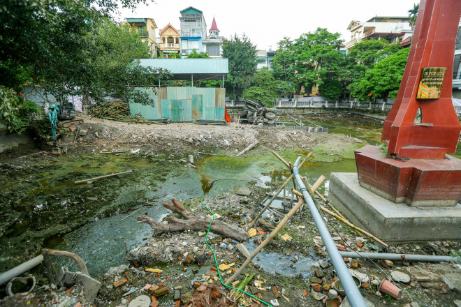 CLIP: Cận cảnh xác máy bay B-52 lộ thiên sau khi hút nước hồ Hữu Tiệp - 10