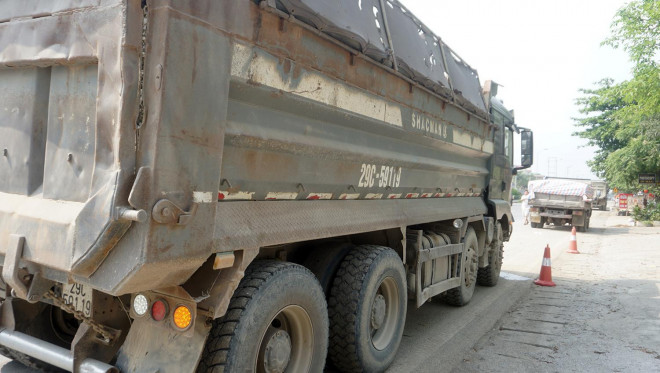 Bị xử phạt, tài xế xe tải đồng loạt gọi điện 'cầu cứu' - 2