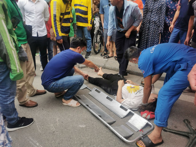 Xe bán tải bất ngờ tông liên tiếp 5 xe ôtô và xe máy khiến nhiều người gặp nạn - 3