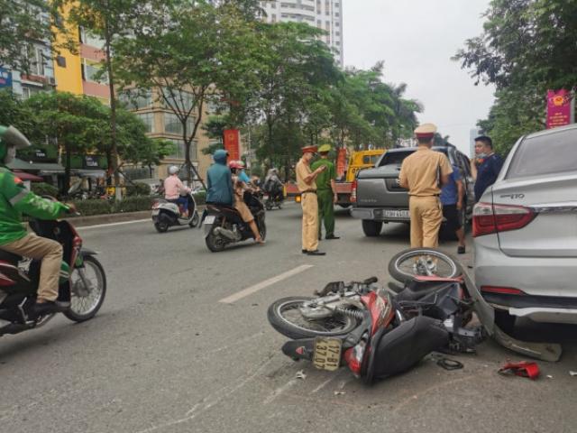 Tin tức 24h qua: Xe bán tải tông liên tiếp 5 xe cùng chiều trên phố Hà Nội