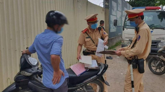 Ngày đẹp nhiều đám cưới, hàng loạt tài xế bị xử phạt lỗi nồng độ cồn - 2