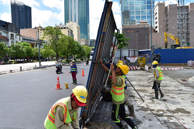 Tin tức 24h qua: Xe bán tải tông liên tiếp 5 xe cùng chiều trên phố Hà Nội - 4