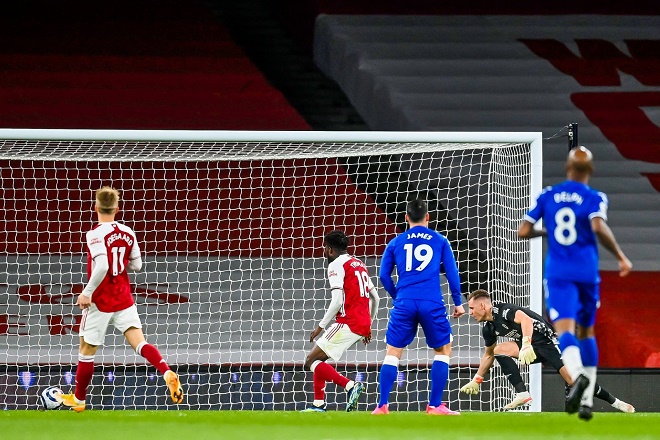 Video Arsenal - Everton: VAR từ chối penalty, tội đồ phản lưới - 1