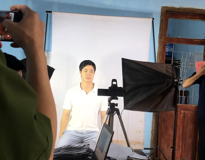 Xuân Trường, Công Phượng đi làm CCCD gắn chíp điện tử - 3