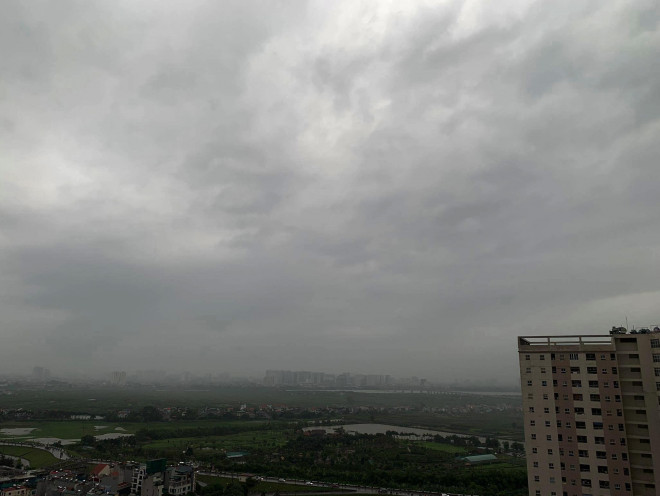 Hà Nội trời tối đen ngày đầu tuần, giao thông tắc nghẽn, xe leo lên vỉa hè - 5