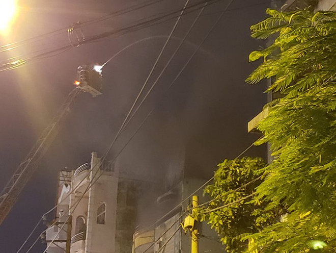 Đang cháy ở đường Lý Thường Kiệt, gần bệnh viện Thống Nhất - 3