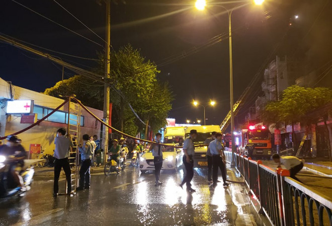 Đang cháy ở đường Lý Thường Kiệt, gần bệnh viện Thống Nhất - 4