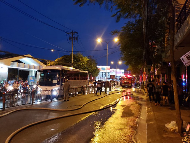 Đang cháy ở đường Lý Thường Kiệt, gần bệnh viện Thống Nhất - 6