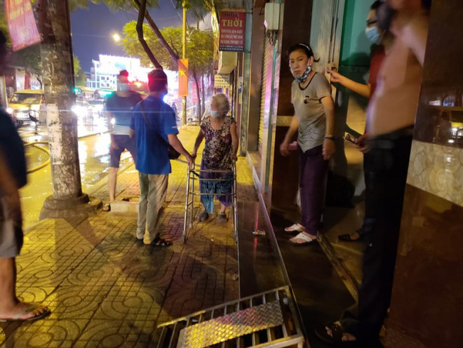 Đang cháy ở đường Lý Thường Kiệt, gần bệnh viện Thống Nhất - 9