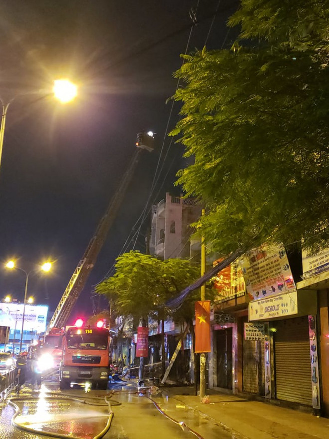 Đang cháy ở đường Lý Thường Kiệt, gần bệnh viện Thống Nhất - 12