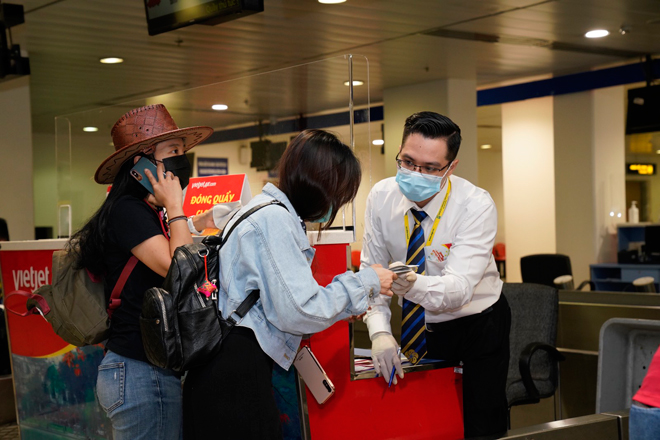 Yên tâm bay - Chung tay đẩy lùi dịch bệnh cùng Vietjet với Bảo hiểm “Bay An Toàn” - 3