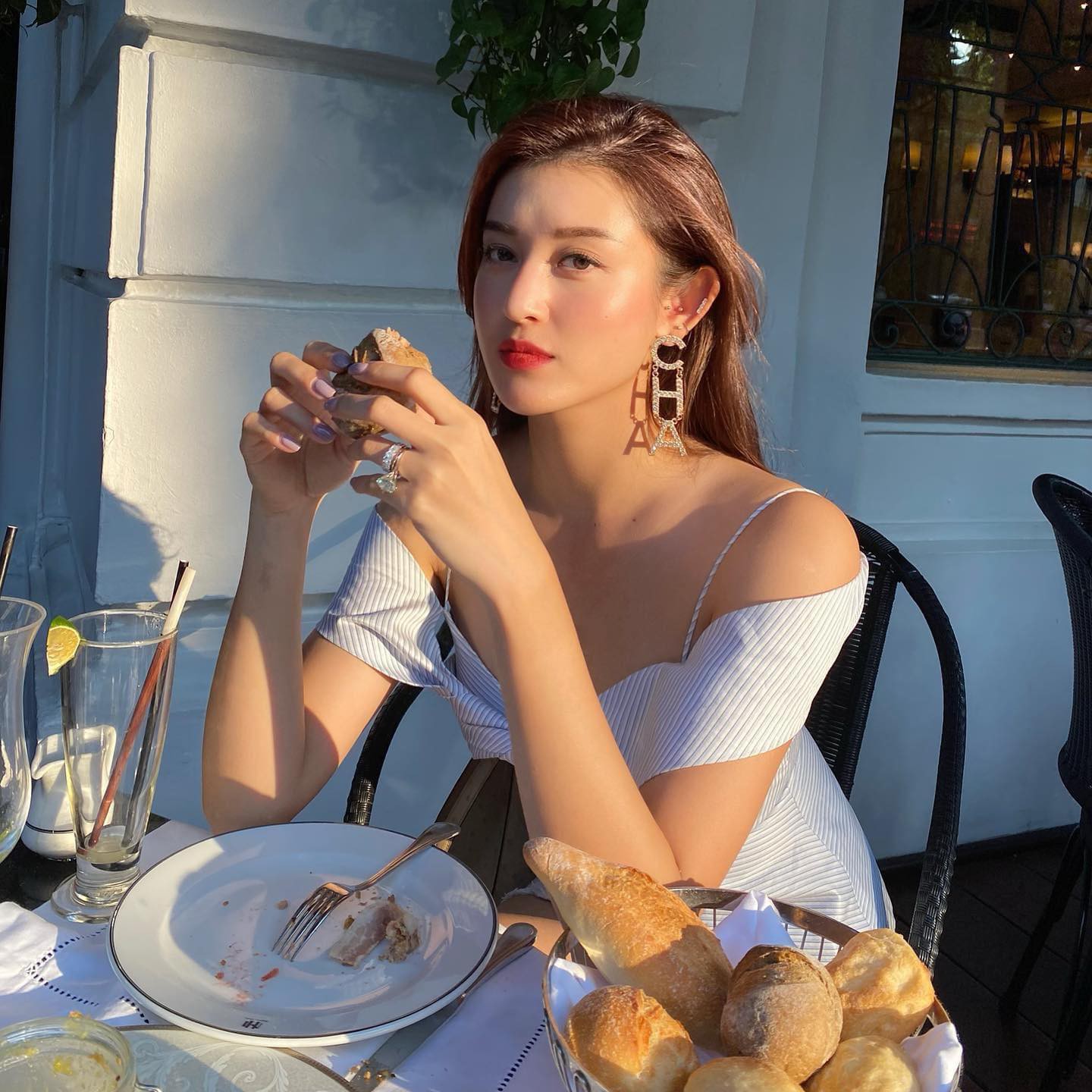 "Đệ nhất mỹ nhân Việt Nam" liên tục gây sốt mạng quốc tế gọi tên Á hậu Huyền My - 5