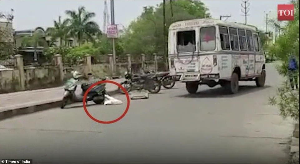 Những chuyện đau lòng khi “sóng thần” Covid-19 tràn qua Ấn Độ - 2