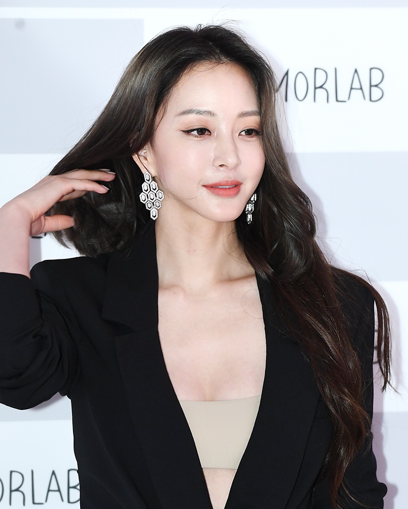 "Người đẹp sát tỷ phú" tuổi 40 vẫn đẹp mê hồn nhờ "giấm quý tộc" - 6