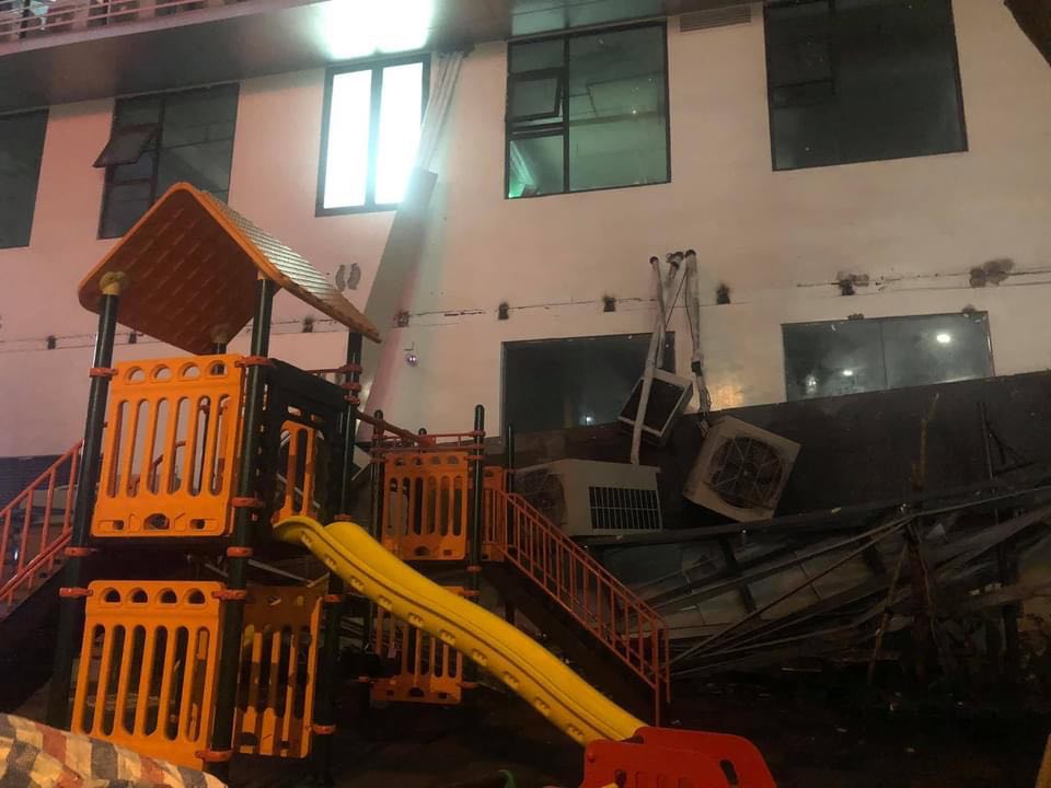 Hà Nội: Giàn nóng điều hoà “khổng lồ” đổ sập xuống sân chơi trẻ em ở chung cư - 4