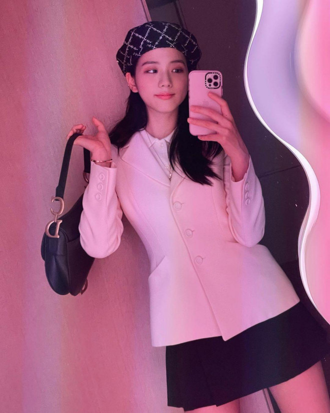 Jisoo BLACKPINK thích nhất mẫu thiết kế này từ show Dior Xuân Hè 2022