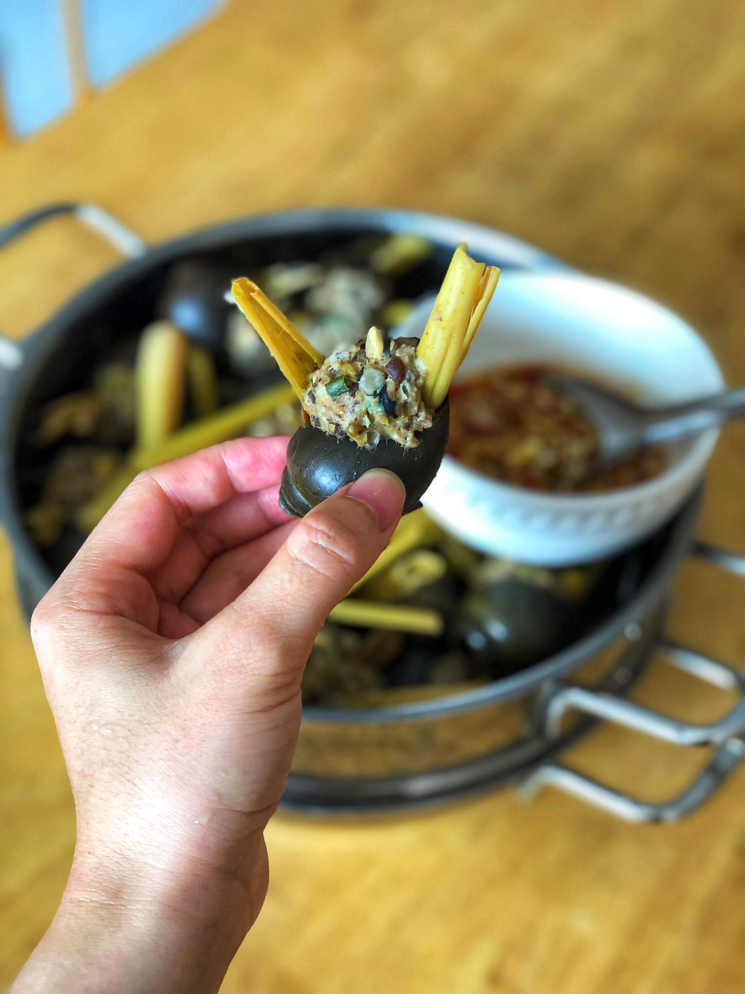 Mày mò làm ốc bươu nhồi thịt, chồng con xuýt xoa khen ngon - 8