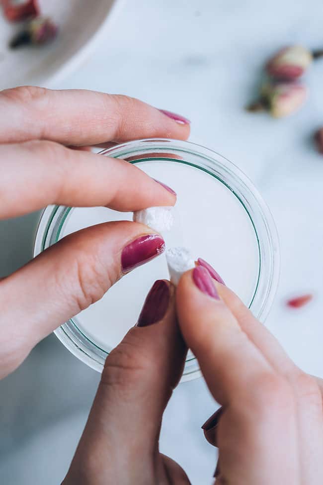 Hết mụn, da sáng nhờ thêm thành phần tuyệt vời, giá "bèo" này vào sửa rửa mặt tự chế - 3