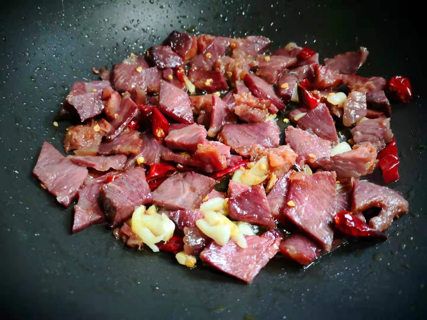 Thịt bò xào với loại rau bình dân này thành món ngon, đại bổ - 7