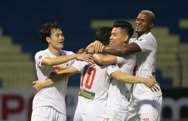 Điểm nóng vòng 11 V-League: Công Phượng bay cao cùng HAGL, Hà Nội FC sa lầy - 1