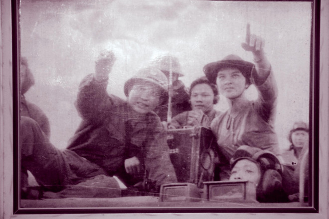 Người ngồi trên xe tăng dẫn đường cho bộ đội tiến vào giải phóng Sài Gòn là ai? - 2