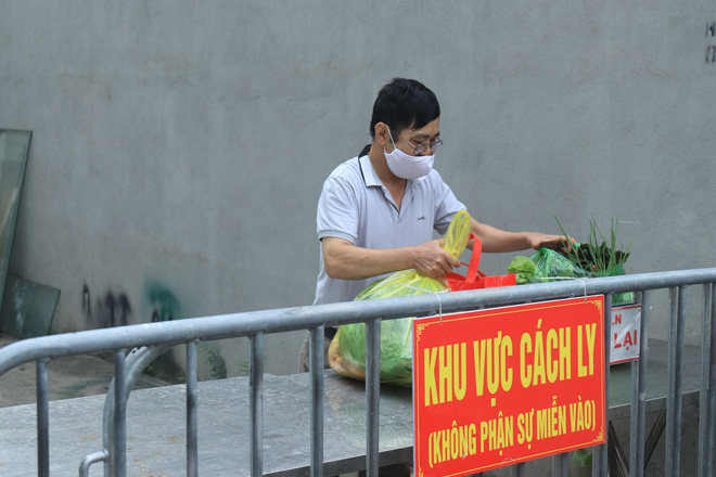 Phong tỏa con ngõ nơi ca mắc COVID-19 ở Hà Nội sinh sống - 5