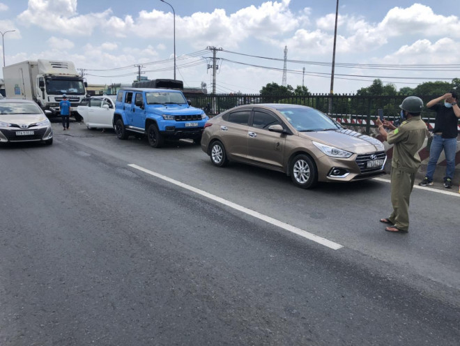 Tin tức 24h qua: Phó Giám đốc Công an Nghệ An nói về lý do không còng tay nghi phạm bắn chết 2 người - 2