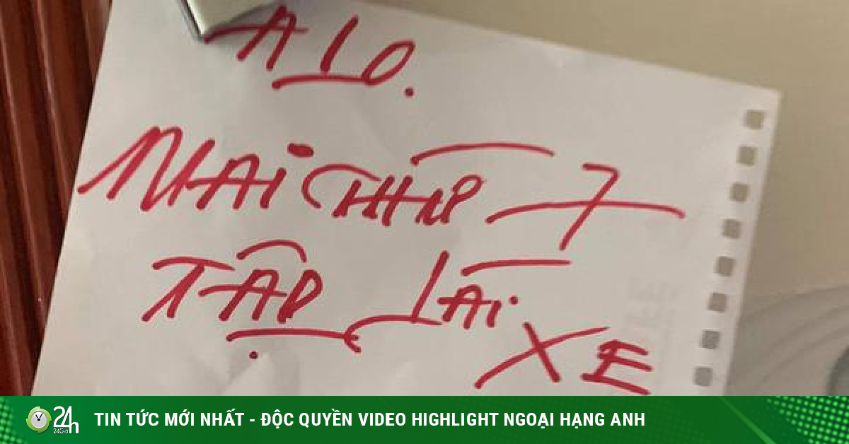 Những mảnh giấy dán trên tường, cầu thang của bà ngoại và mẹ khiến cô gái xúc động