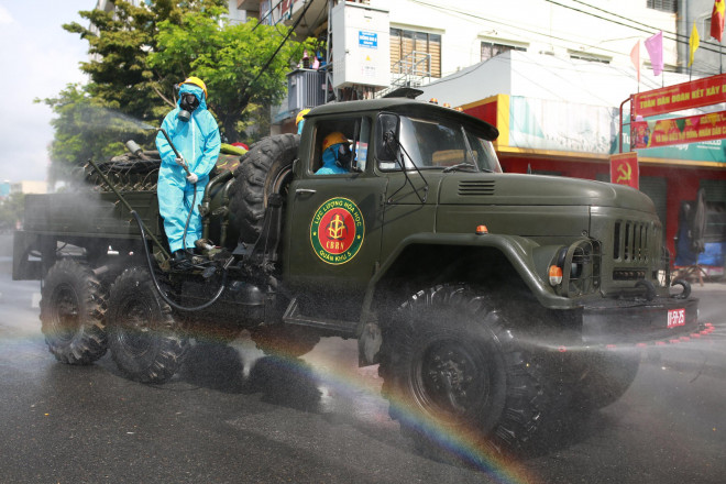 Đà Nẵng khẩn cấp phong tỏa khu dân cư quanh vũ trường New Phương Đông - 4